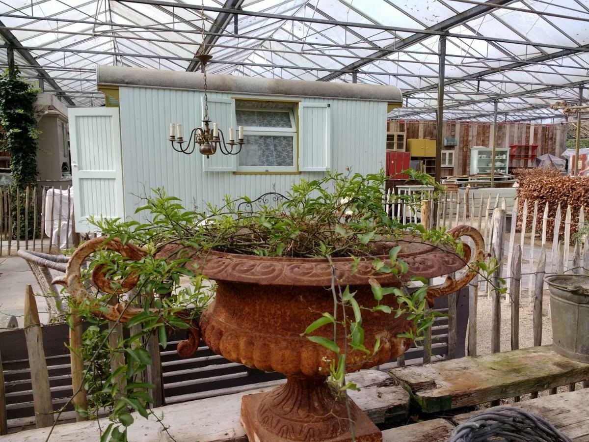 Pipowagen Overnachting Het Houten Huis Zaltbommel Bagian luar foto