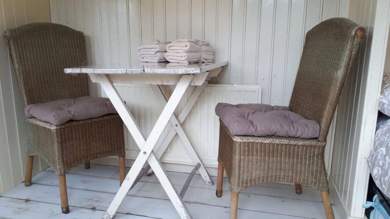 Pipowagen Overnachting Het Houten Huis Zaltbommel Bagian luar foto