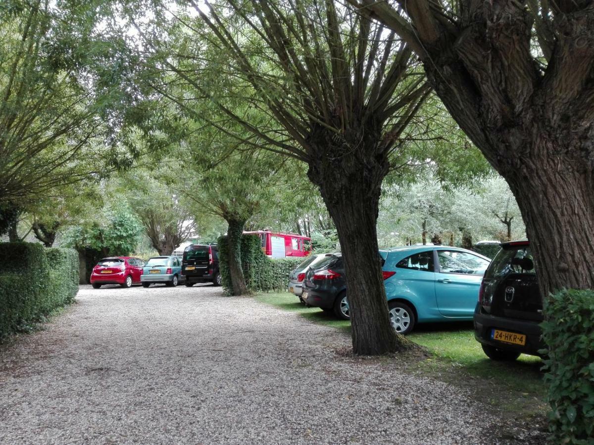 Pipowagen Overnachting Het Houten Huis Zaltbommel Bagian luar foto