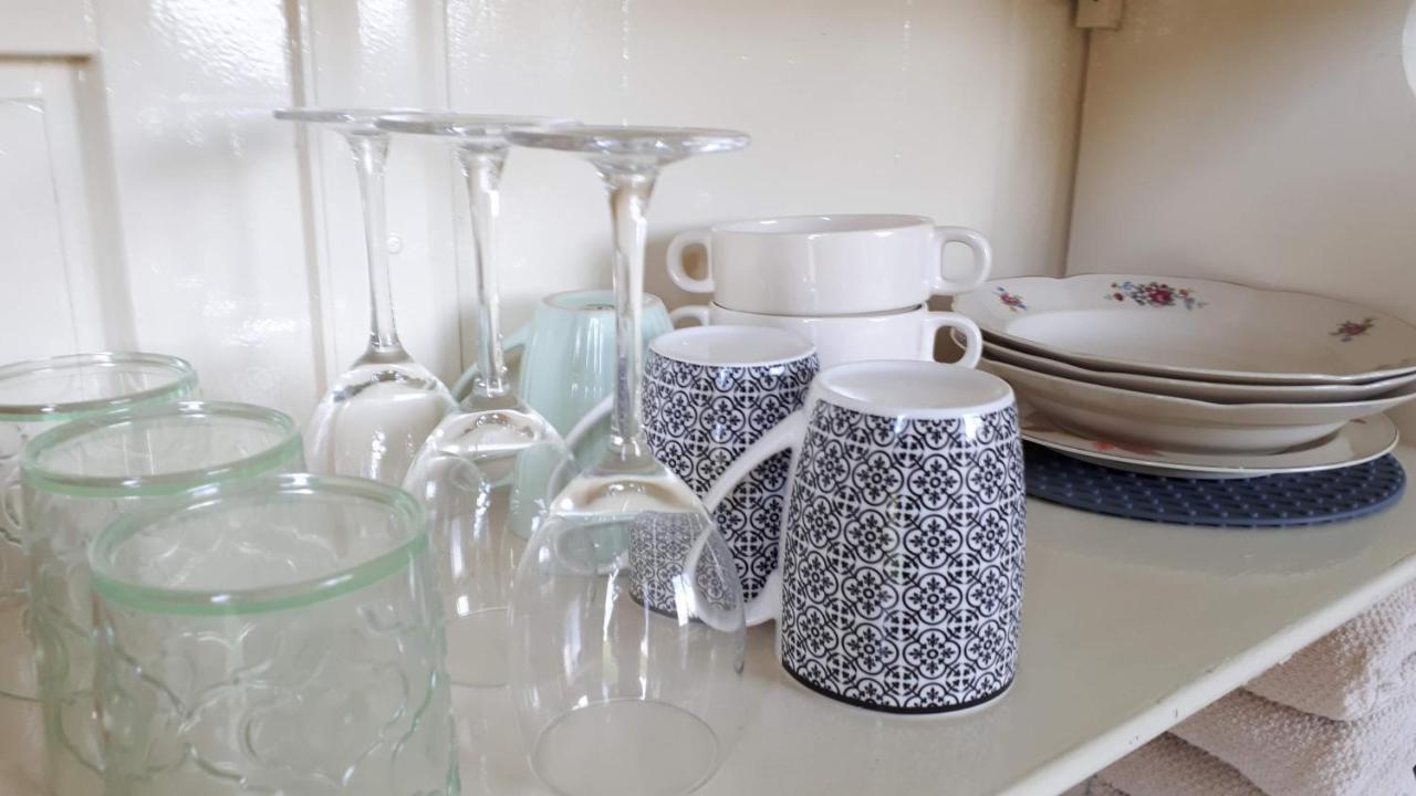 Pipowagen Overnachting Het Houten Huis Zaltbommel Bagian luar foto