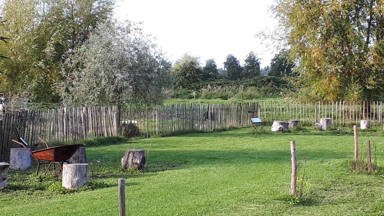 Pipowagen Overnachting Het Houten Huis Zaltbommel Bagian luar foto